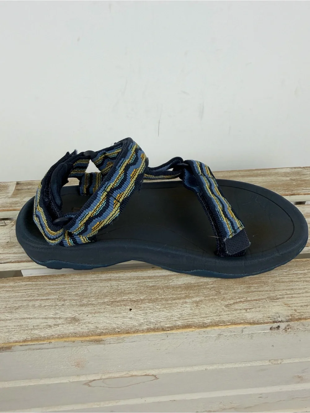 Teva Kid's Hurricane XLT 2 sandals blue yellow & black patterned straps size 12